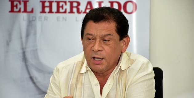 Emiliano Zuleta, avergonzado por beso entre Poncho y Silvestre