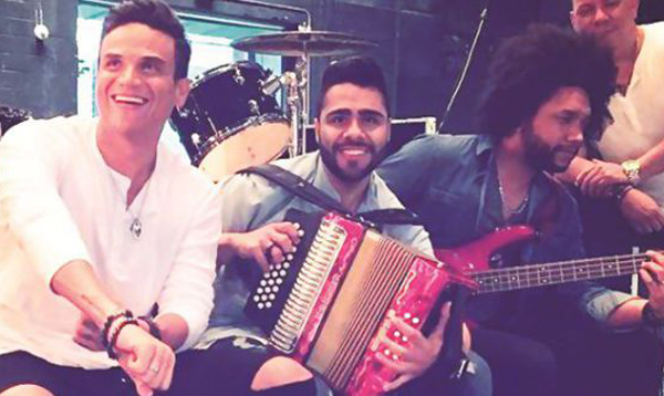 A Silvestre Dangond ya no le duelen más sus músicos