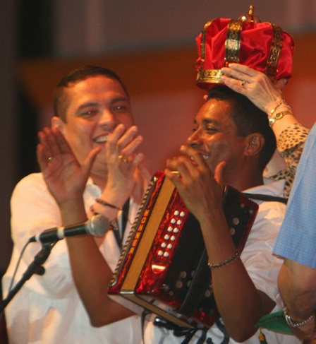 30 DE ABRIL DEL 2007 VALLEDURA EL NUEVO REY DE REYES HUGO CARLOS GRANADOS AL REY DE REYES EN EL FESTIVAL FOTO MAURICIO MORENO EL TIEMPO