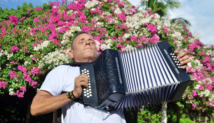 El rey vallenato Julián Rojas y su lucha por salir de las drogas