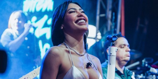Ana del Castillo