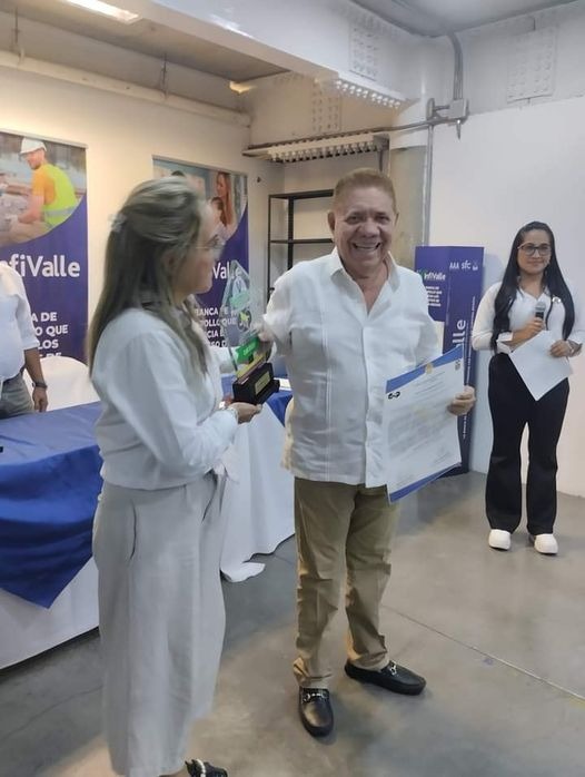 Premio vida y obra a la lengua de Isaac León